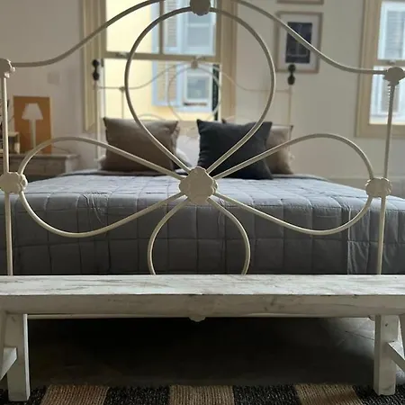 The Old Town Heritage House * 니코시아